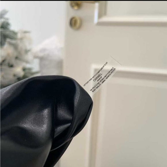 New in box CHANEL MAKEUP Black 2 Way Bag or Backpack - Picture 11 of 12